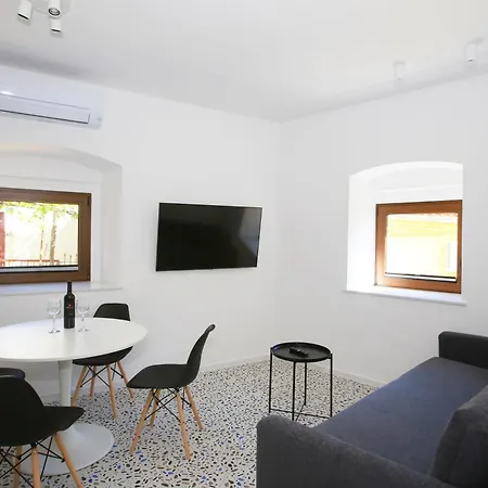 Ula Premium ,free Private Parking *